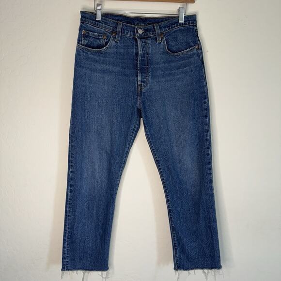 Levi’s 501 Womens Raw Hem Capri Jeans Medium Wash High Rise 29x26 Button Fly - Picture 1 of 7
